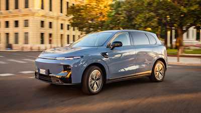 Leapmotor B10 review, blue