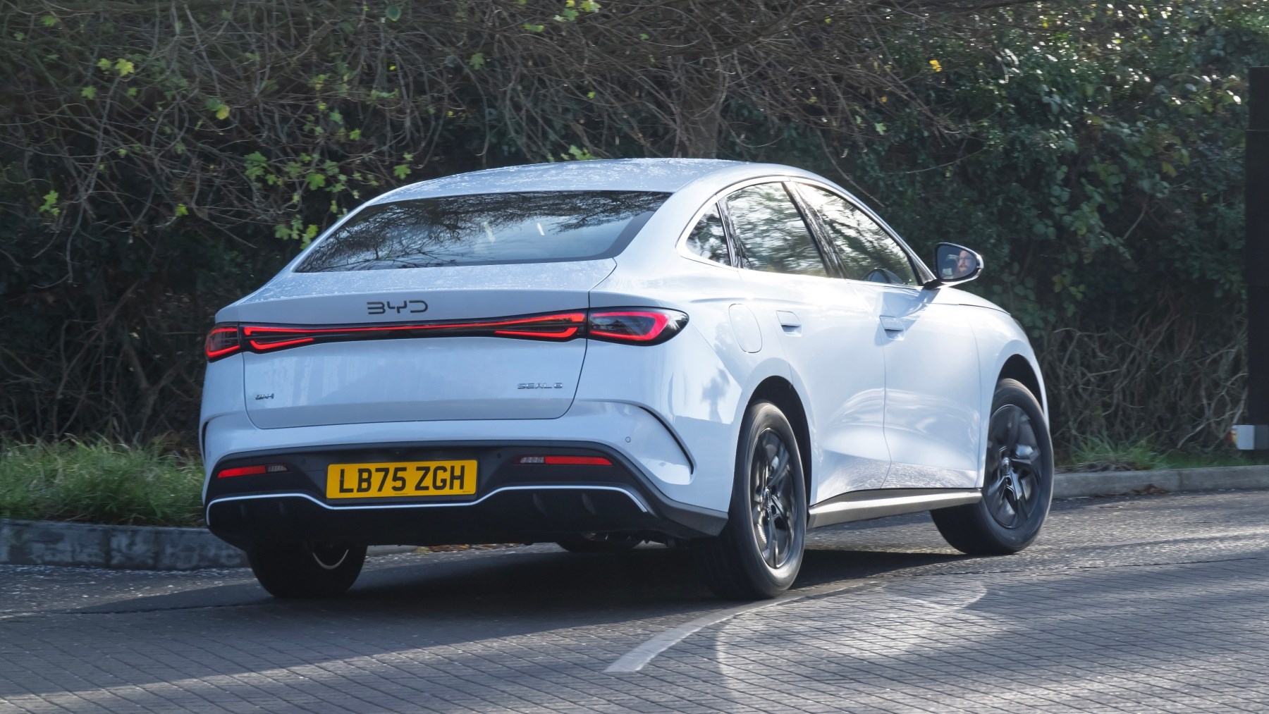 BYD Seal 6 saloon rear cornering