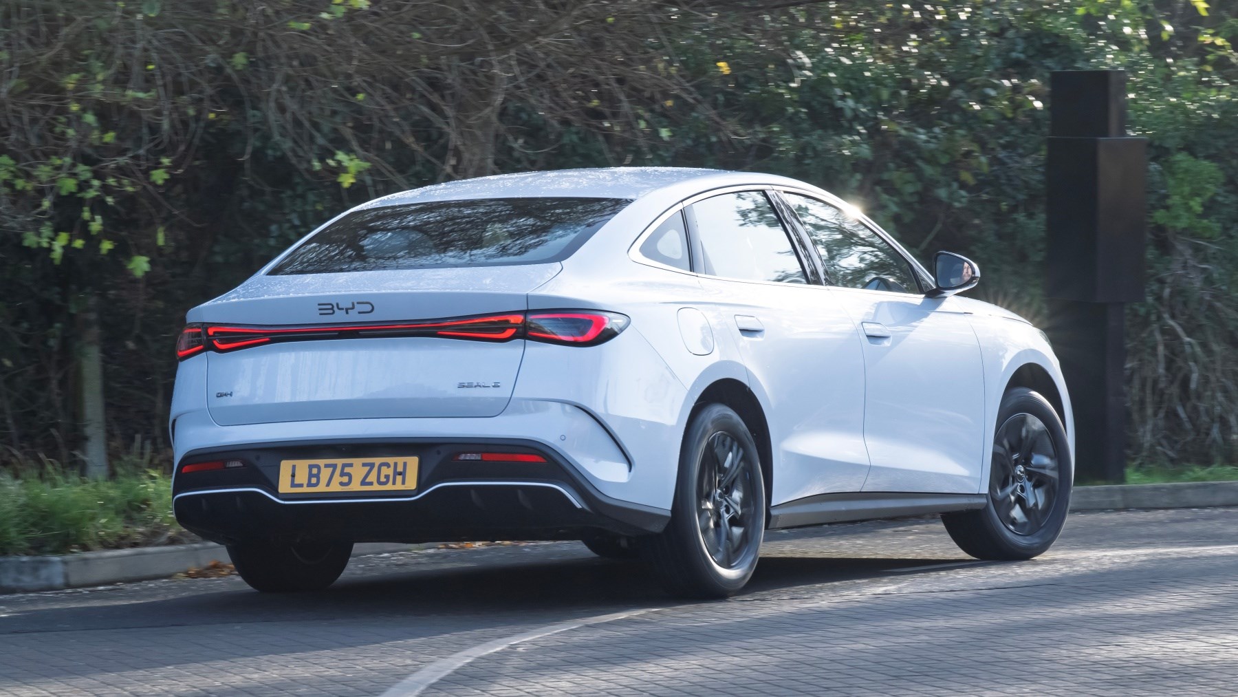 BYD Seal 6 saloon rear cornering