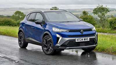 Renault Captur (2024) front driving