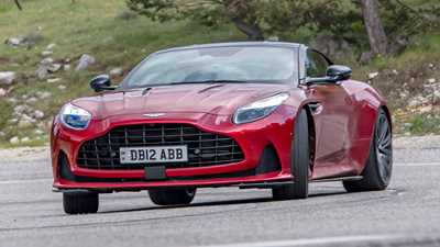 Aston Martin DB12 oversteer