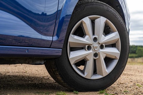 Clever wheel trims look like alloys