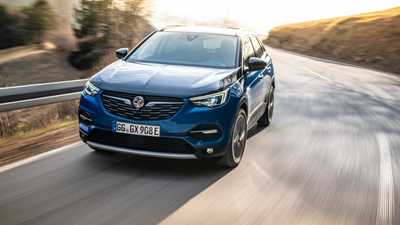 2020 Vauxhall Grandland X Hybrid4, front dynamic