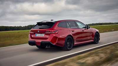 M5 Touring - side rear dynamic