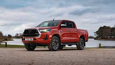 Toyota Hilux Invincible 2022 front static